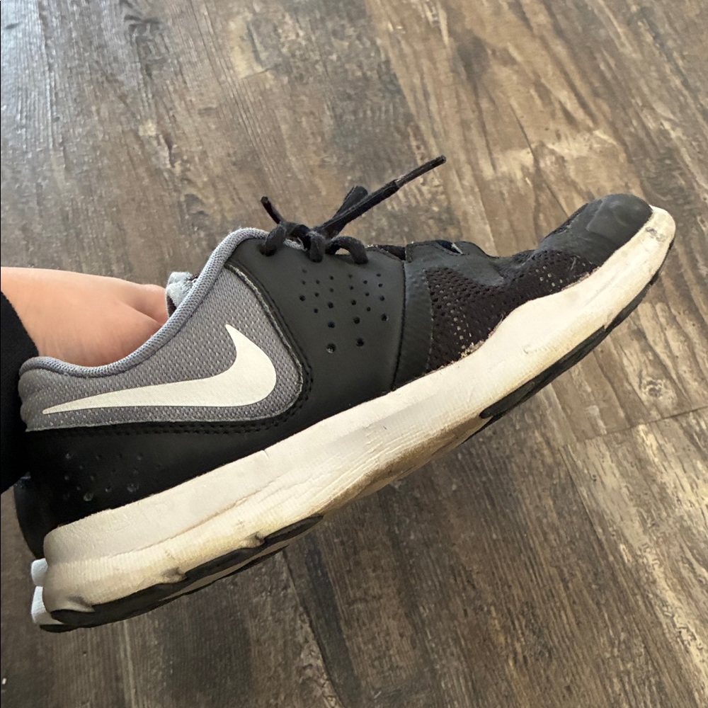 Nike Black and Gray Athletic Sneakers - Picture 8 of 11
